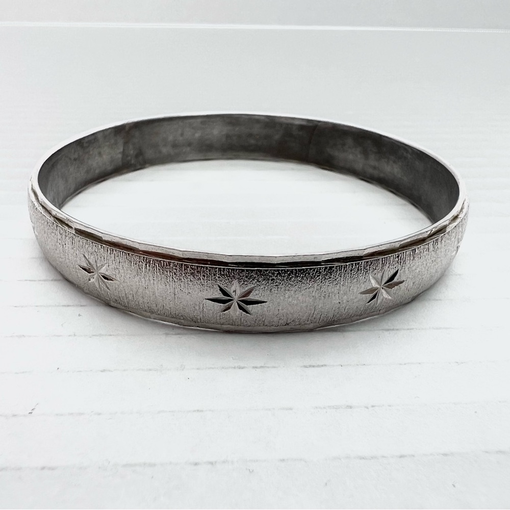VTG Monet Silver-Tone Bangle Bracelet Diamond-Cut Etched Starburst Design Retro - Picture 1 of 8